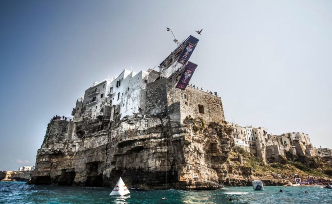 cliff diving polignano